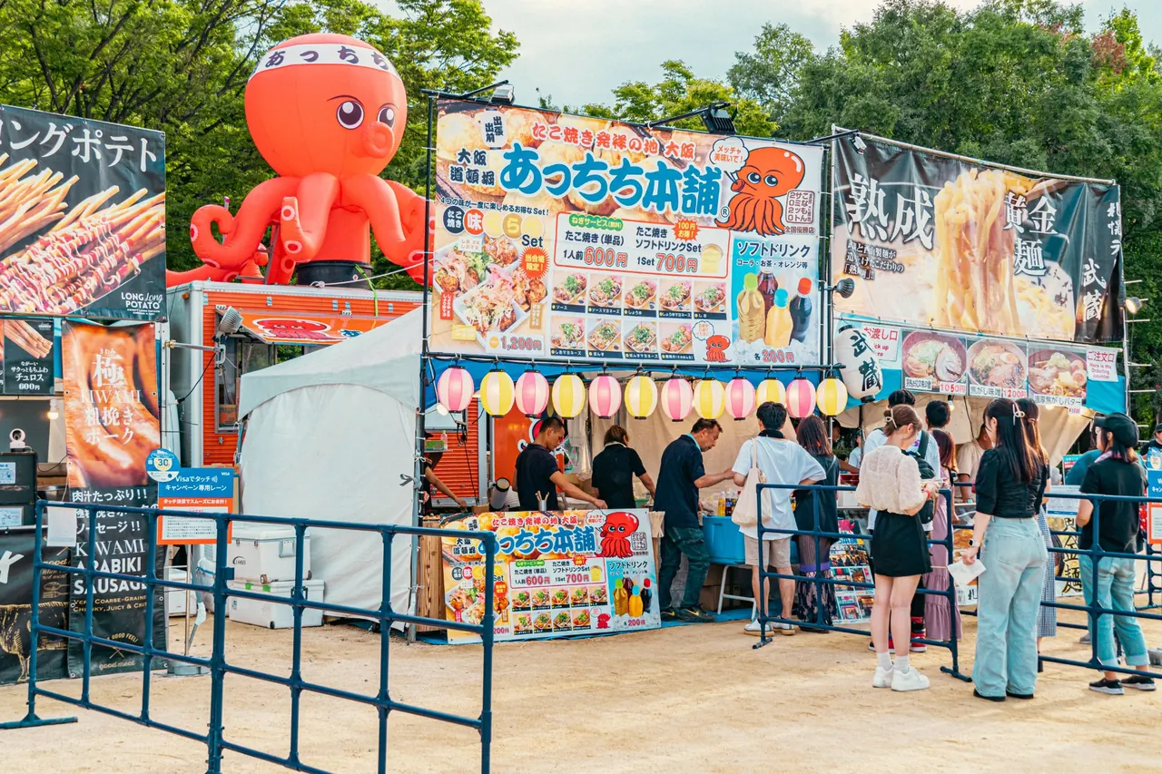 일본 야외 먹거리 부스 풍경
